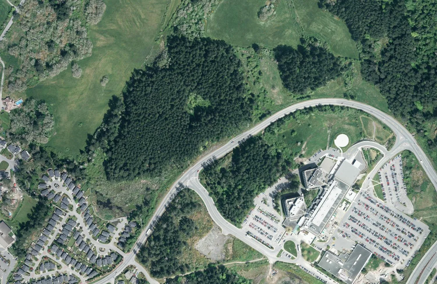 Satellite imagery of the park area and surrounding residential and institutional developments
