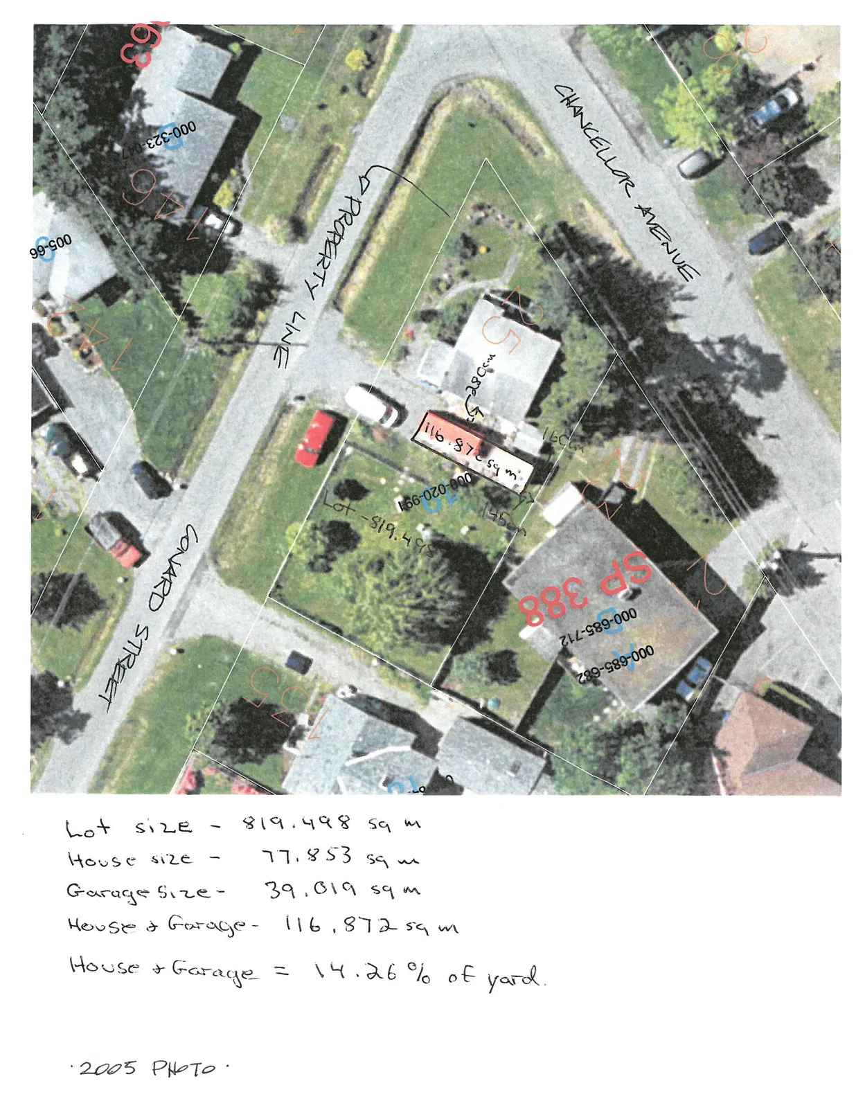 Hand-drawn diagram of the garage structure including dimensions, area, and compass orientation.