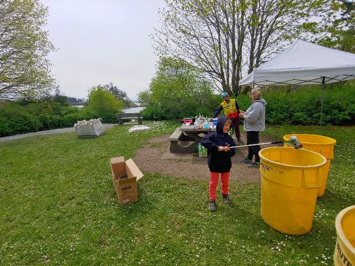 Helping with sorting garbage