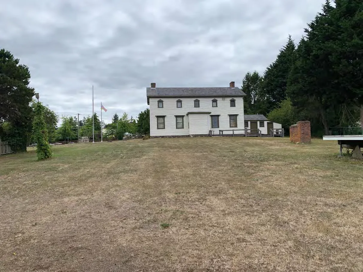 Photo 16. Lawn and Craigflower Manor, outside the SDPA.