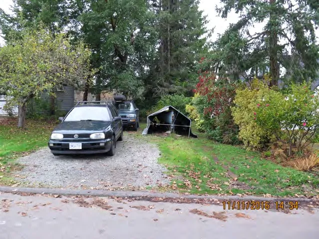 Driveway at Glenwood Avenue public access point