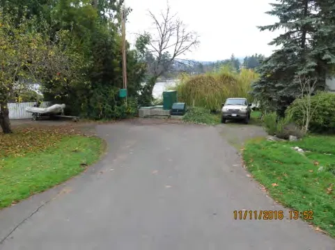 End of road public access at Murray Drive facing west