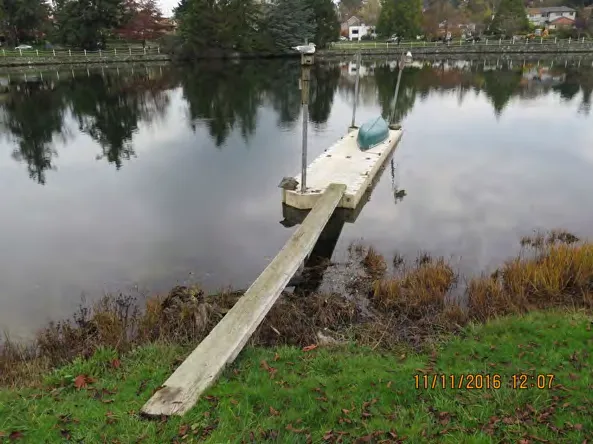 Private dock attached to public park land at Glen Vale Road