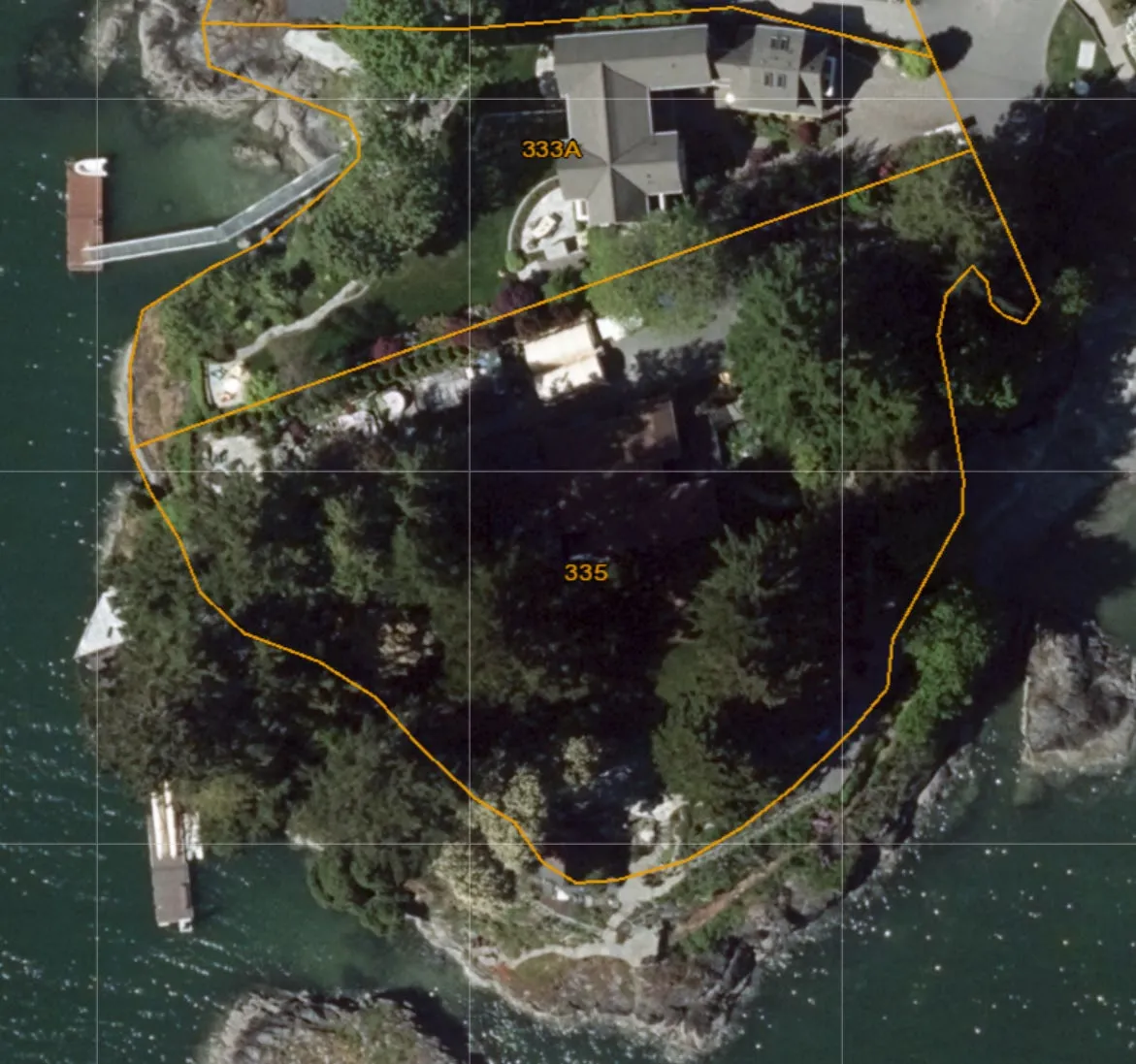 Aerial photograph of 335 Stewart Avenue showing property boundaries and surrounding landscape