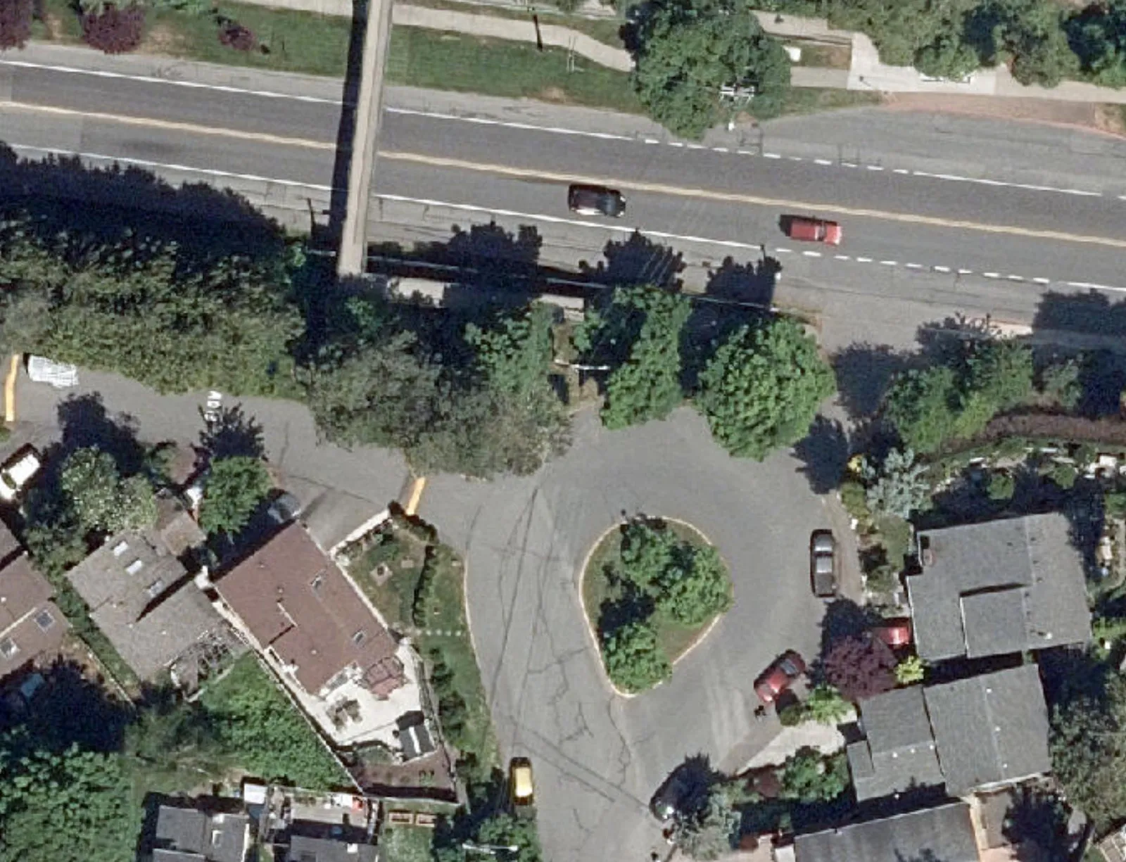 Satellite view of the residential cul-de-sac and houses located south of Island Hwy