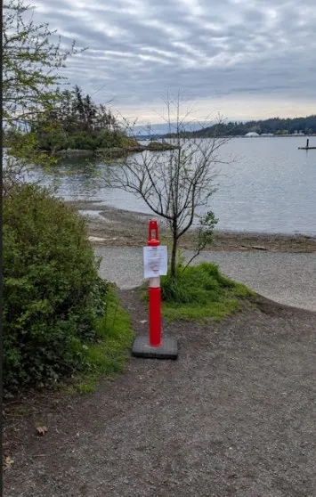 Public warning sign for the algae bloom at Portage Park beach