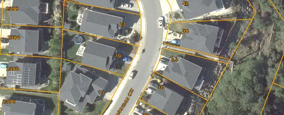 Air photo of immediate neighbourhood