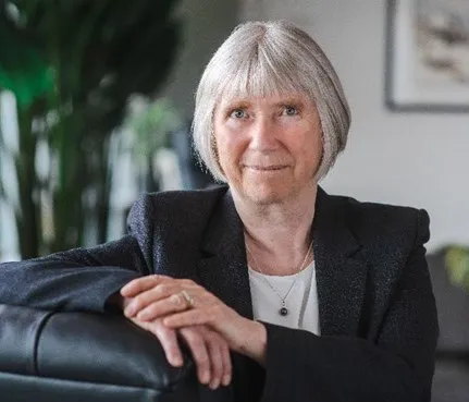 Portrait of Cathy Peters