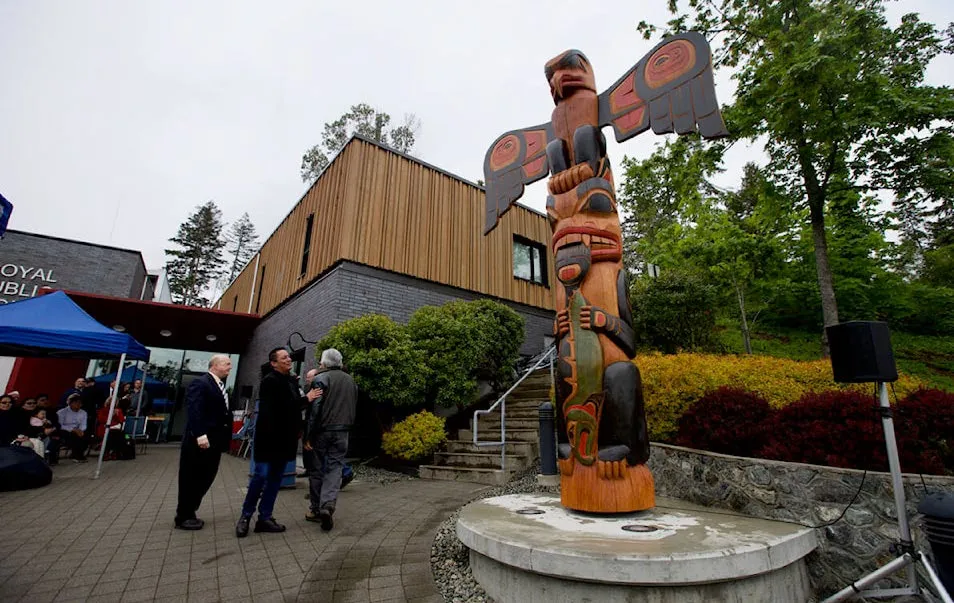 Totem pole unveiling ceremony with local officials and community members