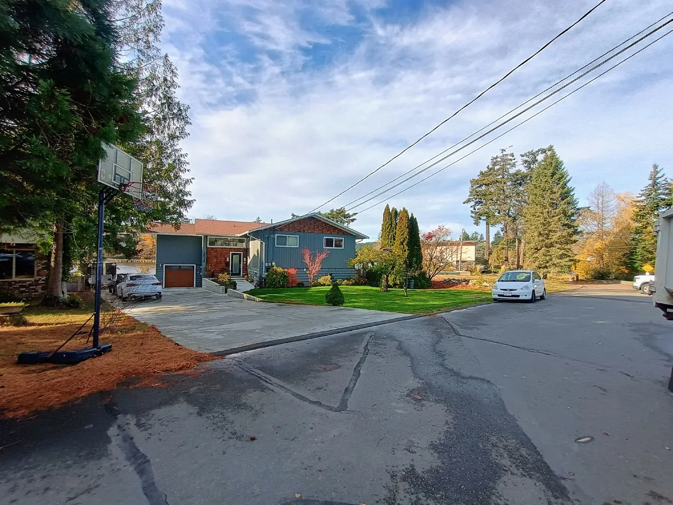Photo of the neighbouring property at 2816 Shoreline Drive