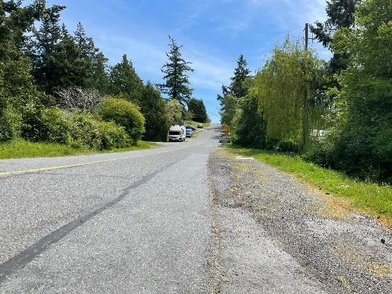 Midwood Rd showing a road without sidewalks