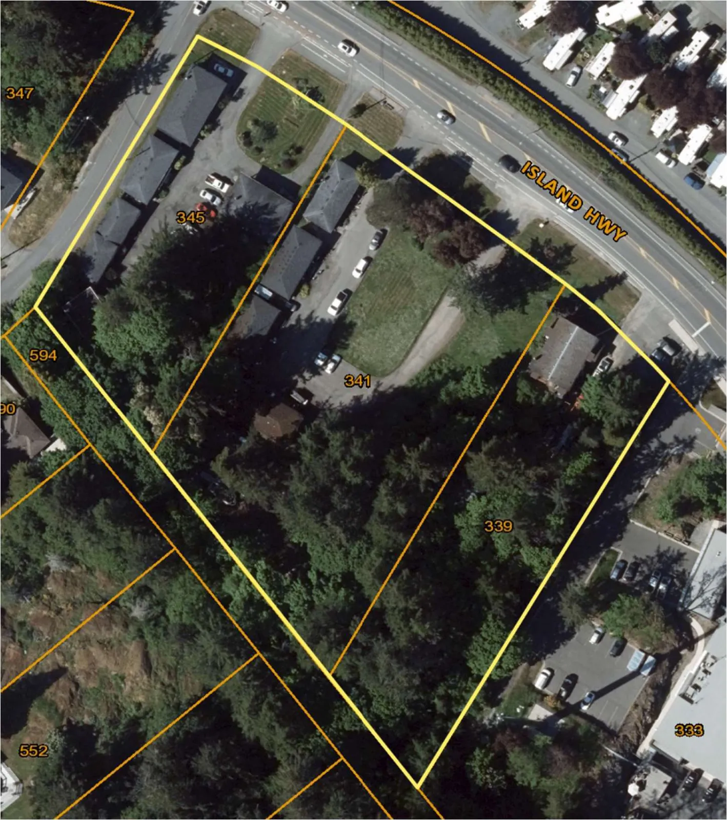 Site context air photo: The approximate boundary of the subject site is outlined in Yellow.