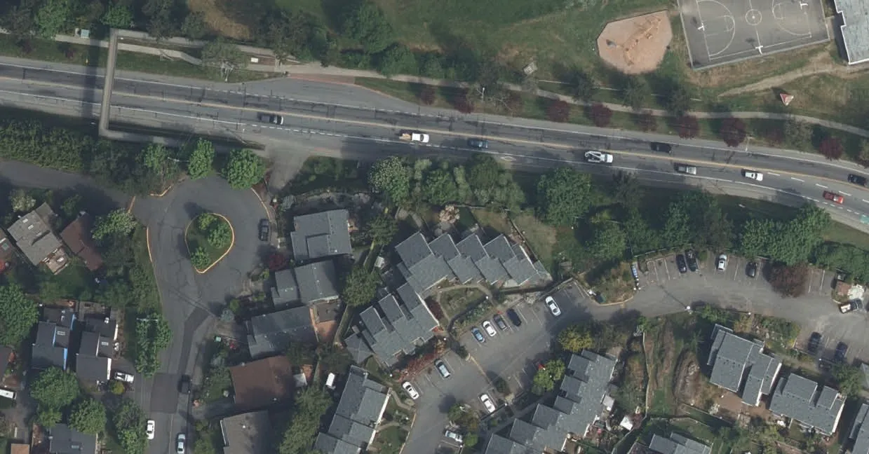 Aerial map of the Island Highway and Admirals Road intersection with projected 2028 background traffic data overlays.