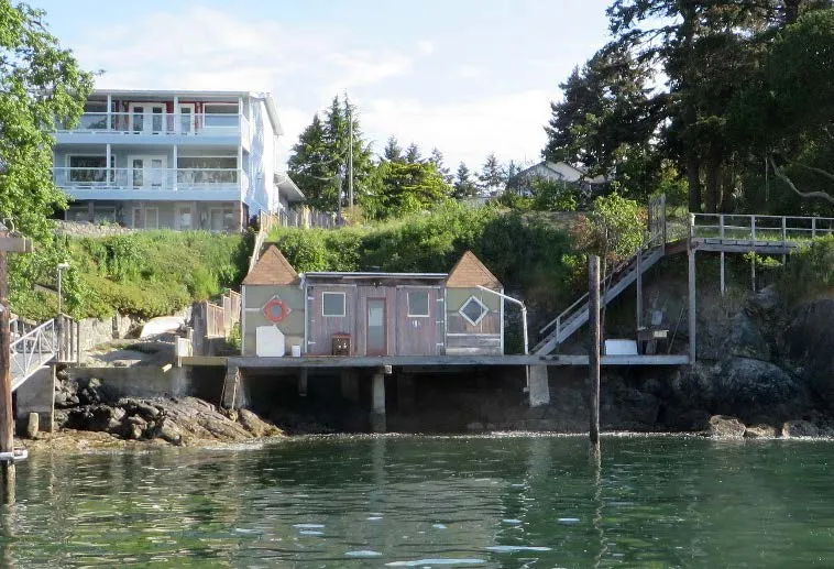 photo of the previous boathouse before removal