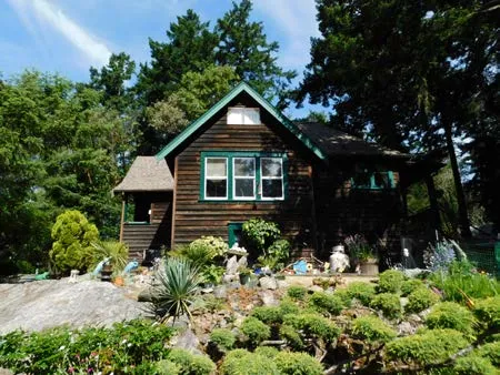 Two-storey single-family residential dwelling at 9 Erskine Lane