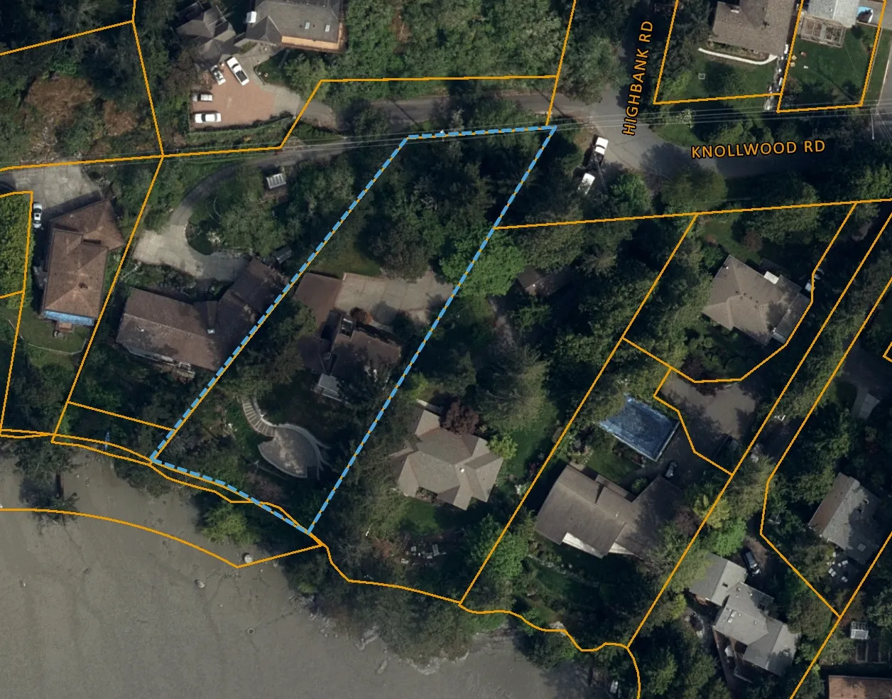 Regional locator map with a red dot indicating the location of the subject property.