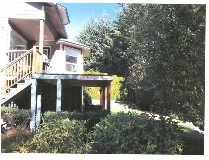 Photo of the side profile of the deck and house